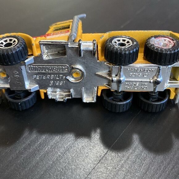 Peterbilt 1981 Tractor Trailer Match Box - Picture 5 of 5